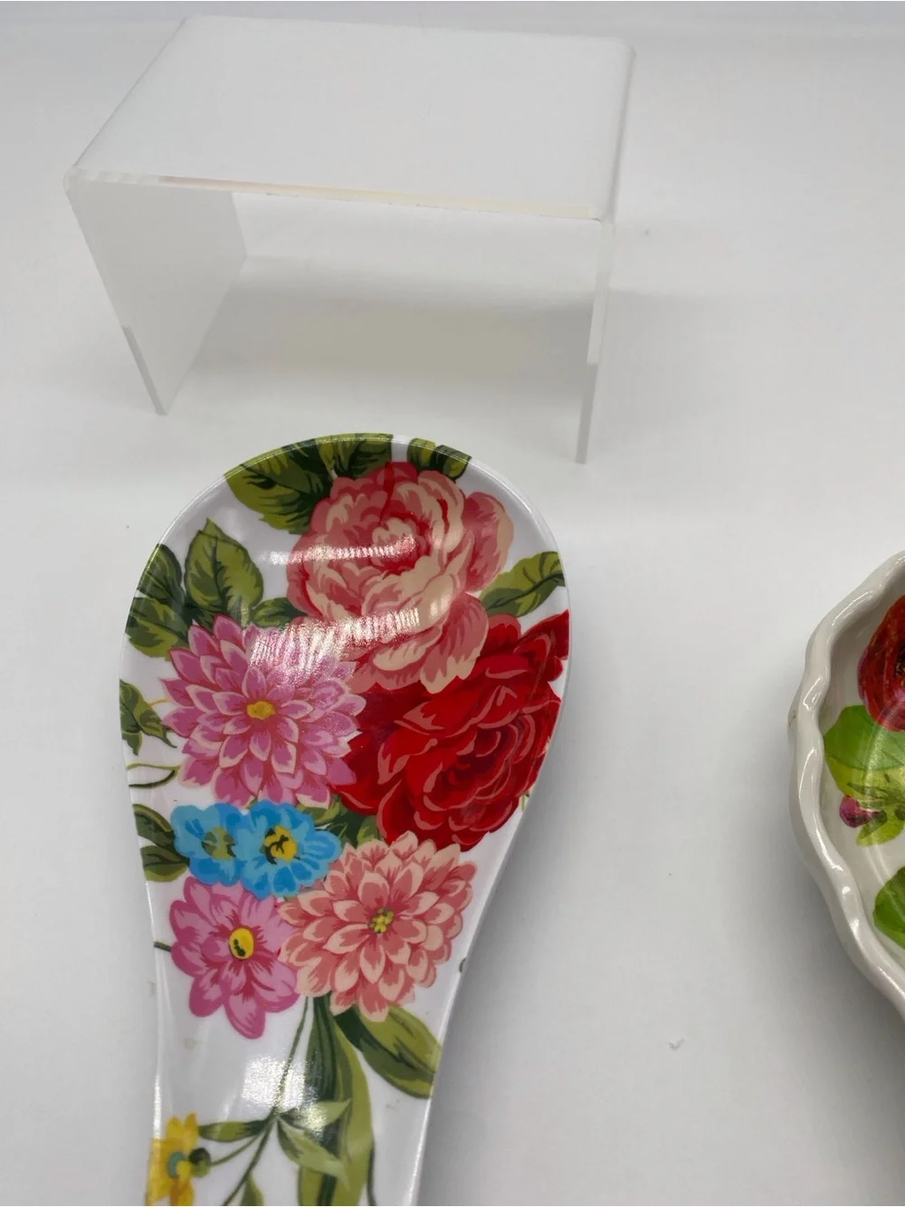 The Pioneer Woman Floral Ceramic Spoon Rest in White with Multicolor Flowers